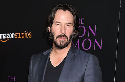 Pamer Tatapan Tajam, Keanu Reeves Pegang Pistol di Poster 'John Wick: Chapter 2'