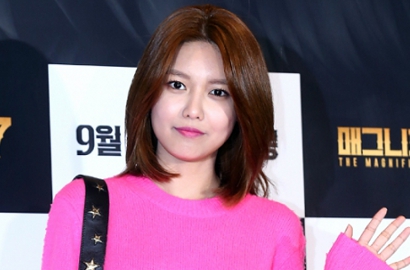 Seksi Umbar Paha, Sooyoung Berani Pakai 'Lingerie' di Acara Ini