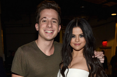 Masih Rehat Karena Sakit, Selena Gomez Bakal Muncul di Konser Charlie Puth?