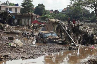 Banyak Korban Belum Ditemukan, Warga Justru Selfie di Lokasi Banjir Garut