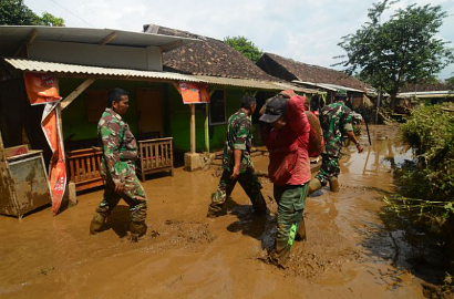 Peralatan Sekolah Hanyut, 2.200 Siswa Jadi Korban Banjir Bandang di Garut