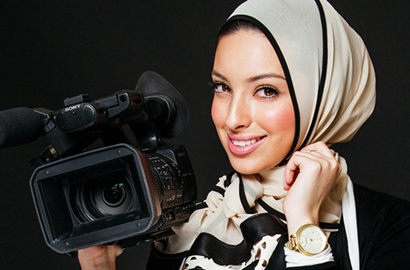 Biasa Tampilkan Wanita Seksi, Jurnalis Berhijab Muncul di Playboy Edisi Oktober
