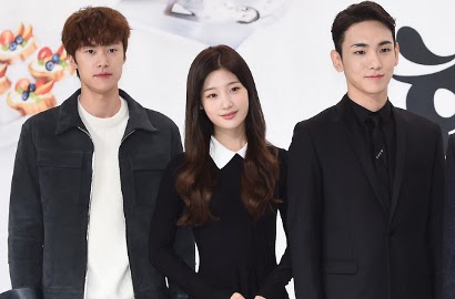 Cieee, Key-Gong Myung Kompak Pamer Wefie Bareng Chae Yeon di 'Drinking Solo'