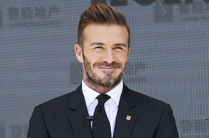 Push Up di Atas Piano Cuma Pakai Celana Dalam, David Beckham Bikin Gagal Fokus
