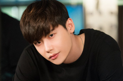 Awas Cemburu, Begini Jadinya Kalau Lee Jong Suk Iseng ke Teman Ceweknya