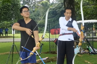 Jokowi Unggah Vlog Tanding Panahan dengan Kaesang, Siapa yang Menang?
