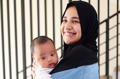 Cantik Berhijab, Foto Putri Kecil Shireen Sungkar Ini Sukses Bikin Netter Gemas