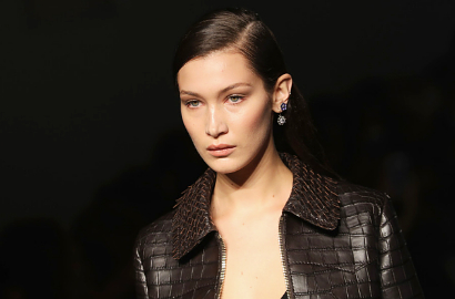 Makin Populer, Bella Hadid Kembali Umbar Dada di Pemotretan Majalah W