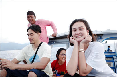 Asyik, Luna Maya Bakal Main Film Baru Bareng Darius Sinathrya