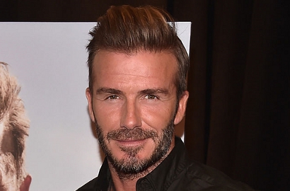 Tua-Tua Keladi, Gagahnya David Beckham Nongkrong di Atas Motor Jadul