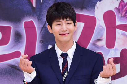 Song Jae Rim Terharu Banjir Makanan dari Fans Saat Syuting 'Our Gab Soon'