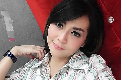Sudah Cerai, Tessa Kaunang Dituding Putuskan Hubungan dengan Sandy Tumiwa