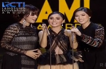 Diapit Raisa dan Isyana di AMI Awards 2016, Ini Respon Yuni Shara