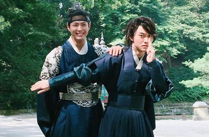 Terlalu Mesra di BTS 'Moonlight', Park Bo Gum-Kwak Dong Yeon Bikin Geli Netter