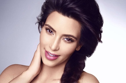 Cuek Usai Diraba Pria Asing, Kim Kardashian Lagi-Lagi Pamer Payudara
