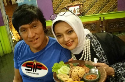 Ogah Ladeni Sumpah Serapah Marissa, Feni Rose Pilih Pamer Foto Cantik Berkimono