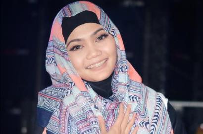 Berhijab, Rina Nose Tak Bisa Lagi Lakukan Ini di Atas Panggung