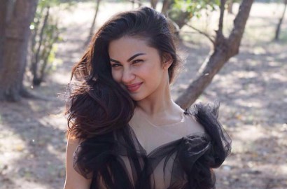 Ariel Tatum Disindir Seram Gara-Gara Riasan Mirip Kim Kardashian