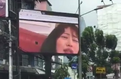 Bikin Ngakak, Begini Kocaknya Meme Videotron di Jaksel Putar Film Dewasa