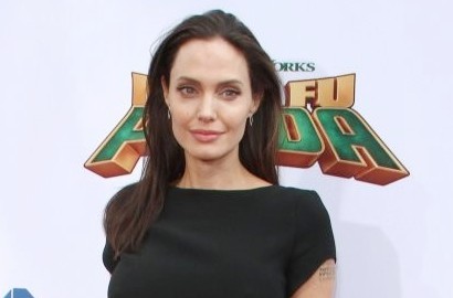 Tengah Proses Cerai, Angelina Jolie Dapat Tawaran Bintangi 'Shoot Like a Girl'