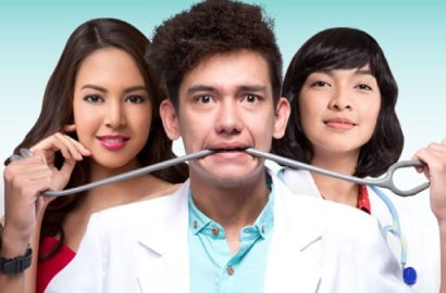 Adipati Dolken Pasang Wajah Kaget di Poster 'Catatan Dodol Calon Dokter'