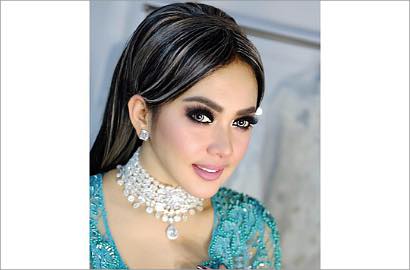 Latihan Nyanyi Penuh Penghayatan, Totalitas Syahrini Dipuji Netter