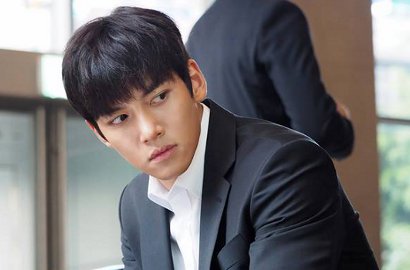 Biasa Kalem Serius, Ji Chang Wook Manyun Imut di BTS 'K2'