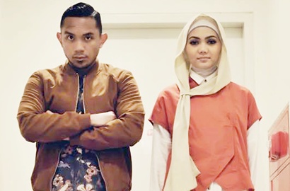 Berhijab, Rina Nose Sering Diprotes Gara-Gara 'Nempel' Fakhrul Razi