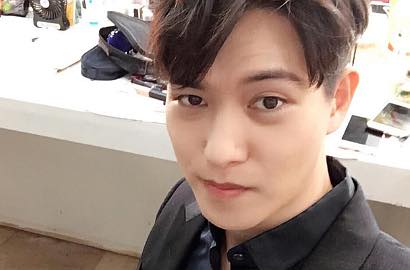 Mirip Bajak Laut, Lee Jong Hyun Pede Pamer Kumis di BTS 'My Only Love Song'