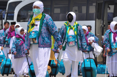 Tiga Jemaah Haji Indonesia Tertahan di Madinah Gara-Gara Bawa Uang Lebih dari 2 M