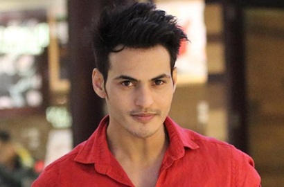 Bikin Histeris, Ravi Bhatia Buka Baju Saat Cari Jodoh di 'Take Me Out'