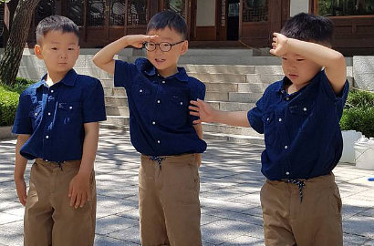 Song Il Gook Iseng Dandani Triplet Pakai Jepit Rambut Unyu, Pengen Anak Cewek?