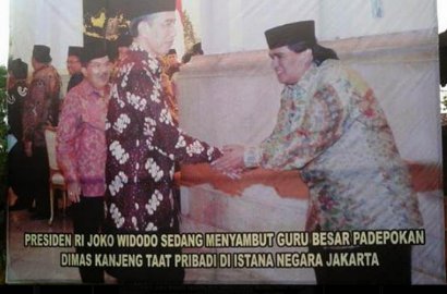 Beredar Foto Salaman, Presiden Jokowi Juga Mengenal Dimas Kanjeng?