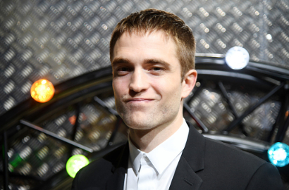 Makin Maskulin, Robert Pattinson Ganteng Maksimal Jadi Bintang Iklan
