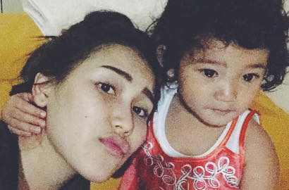 Cuek Istri Enji Curhat Soal Bilqis, Ayu Ting Ting Asyik Pamer Foto Ini