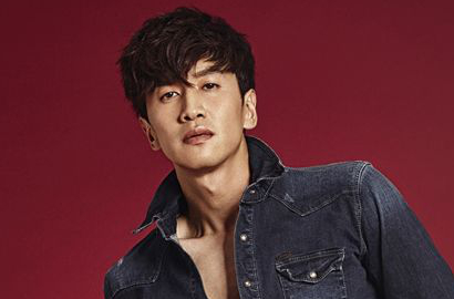 Jumpa Fans, Lee Kwang Soo Dirubung Ibu-Ibu dan Gadis Remaja