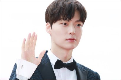 Ahn Jae Hyun Hadiri Korea Drama Awards 2016, dengan Goo Hye Sun?
