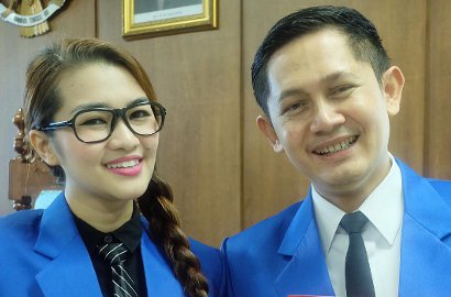 So Sweet, Bahagianya Fitri Carlina Bisa Wisuda Bareng Suami