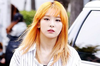 Wow, Seulgi Red Velvet Lukis Cewek Cantik Ini Pakai Alat Make-Up