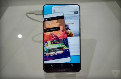 Display LCD Melengkung, Intip Desain Kece Ponsel 'Tanpa Batas' Corner R