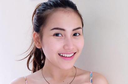 Ayu Ting Ting Pakai Kebaya Sambil Pamer Punggung, Netter: Wow Mulus