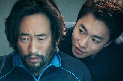 Misterius, Mata Ryu Seung Beom Ditutup di Poster Baru 'The Net'