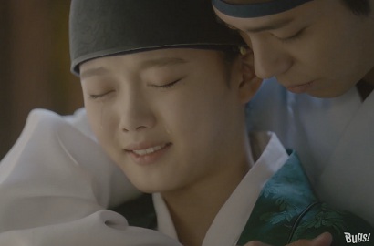 Dipeluk Park Bo Gum, Kim Yoo Jung Teteskan Air Mata di Teaser 'My Person' OST 'Moonlight'