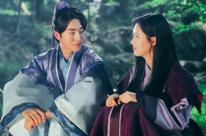 Usai Pelukan di 'Scarlet Heart', Seohyun Pamer Selfie Bareng Nam Joo Hyuk