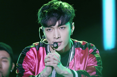 Heboh Kabar Lay EXO Pingsan di Bandara, Beneran?