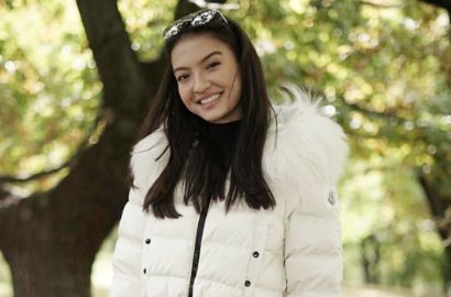 Kocak, Intip Aksi Raline Shah Bergelantungan di Pohon Seperti Monyet