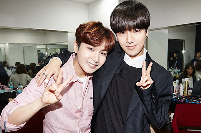 Unggah Foto Peluk Ryeowook Sebelum Wamil, Yesung Bikin Fans Makin Sedih