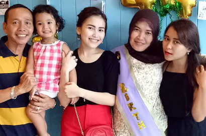 Video Ibunda Ayu Ting Ting Ini Lagi-Lagi Bikin Haters Kepanasan?