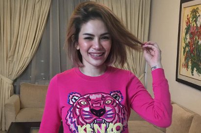 Buset, Nikita Mirzani Joget PPAP 'Hot' Dikelilingi Cowok-Cowok Ganteng