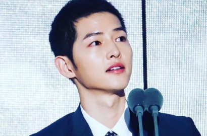 Jadi Kapten Yoo Shi Jin Lagi, Gantengnya Song Joong Ki Pakai Seragam Tentara Ini